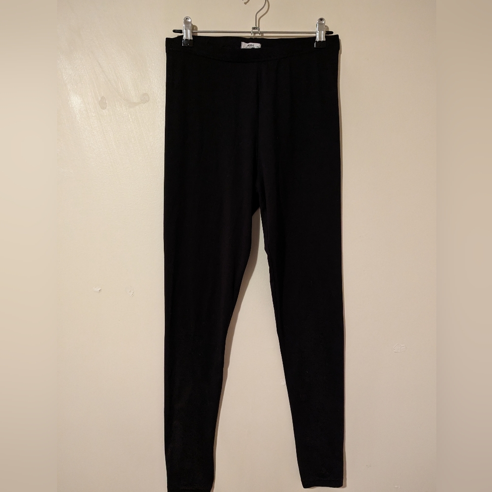 Basic black leggings